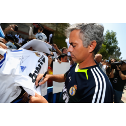 Mourinho estime qu'il est nécessaire d'équilibrer l'effectif du Real Madrid Mourinho estime qu'il est nécessaire d'équilibrer l'effectif du Real Madrid