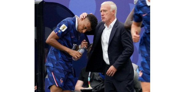 Deschamps rentre chez lui pour rejoindre sa famille Deschamps rentre chez lui pour rejoindre sa famille