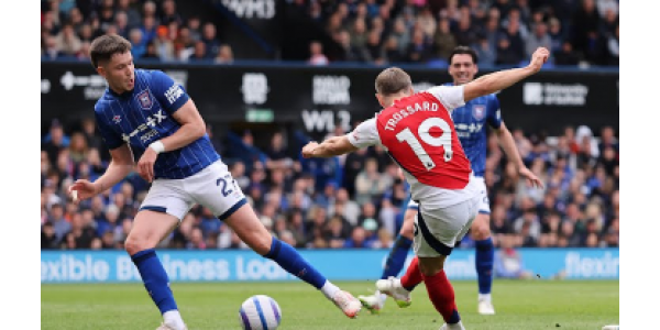 Arsenal a battu Ipswich 4-0 à l'extérieur