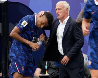 Deschamps rentre chez lui pour rejoindre sa famille